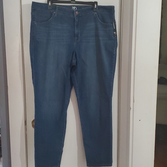 Jeans - Picture 1 of 2